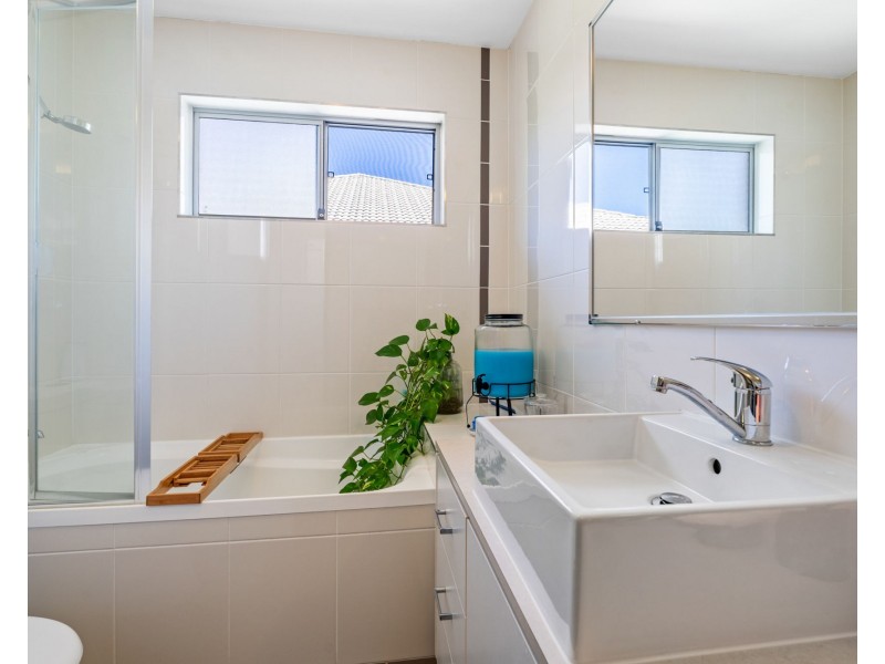 13/8 Proud Street, Labrador QLD 4215