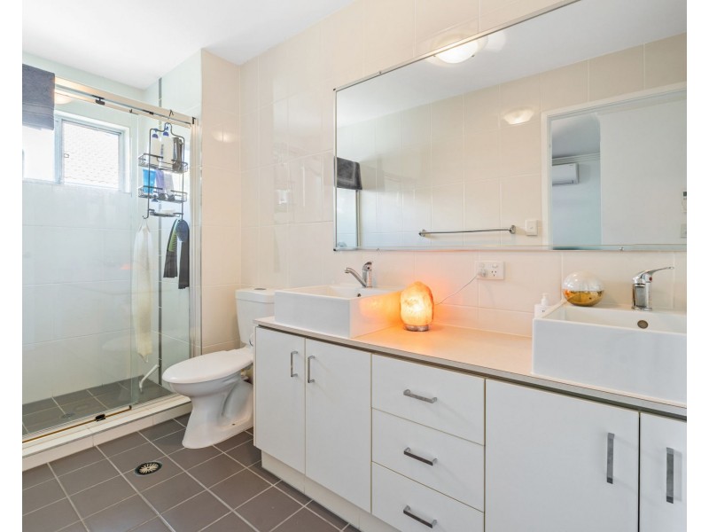 13/8 Proud Street, Labrador QLD 4215