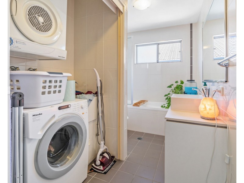 13/8 Proud Street, Labrador QLD 4215