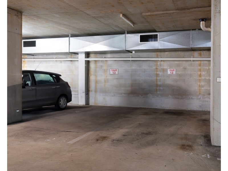 13/8 Proud Street, Labrador QLD 4215