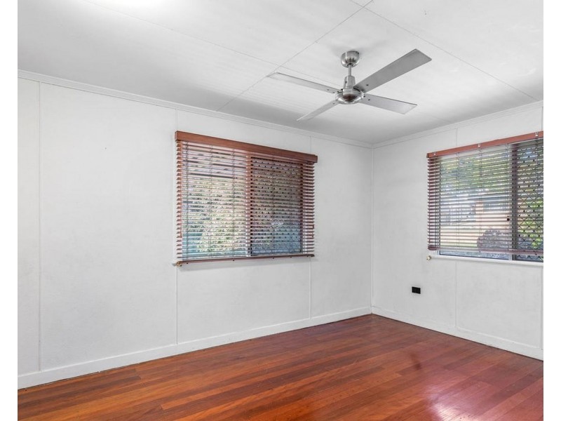 16 Kirkhill Street, Brighton QLD 4017