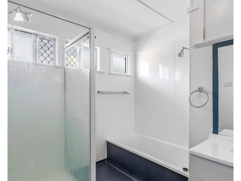 16 Kirkhill Street, Brighton QLD 4017