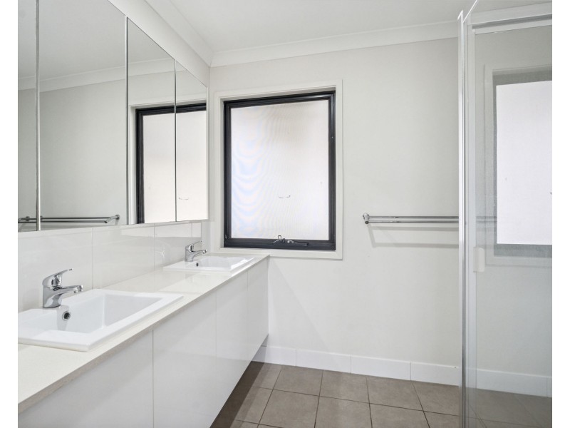 6/8 Carnarvon Ave, Springfield Lakes QLD 4300