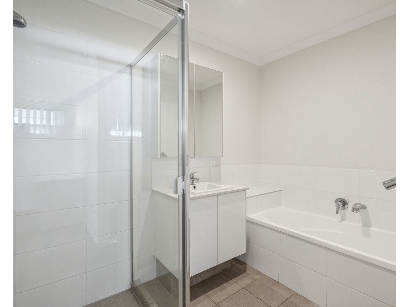 6/8 Carnarvon Ave, Springfield Lakes QLD 4300
