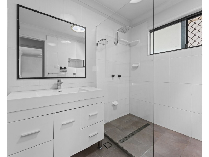 201 Redland Bay Road, Capalaba QLD 4157