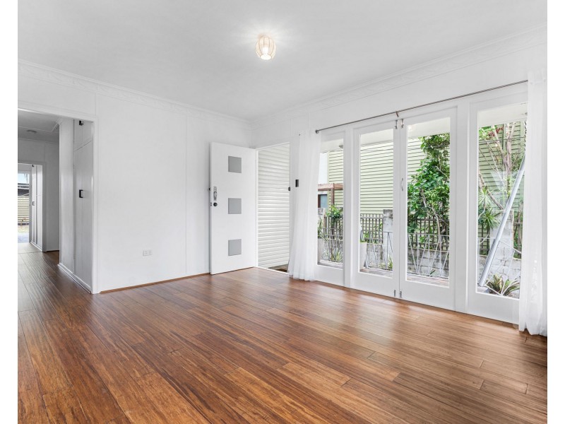 33 Orallo Street, Lota QLD 4179