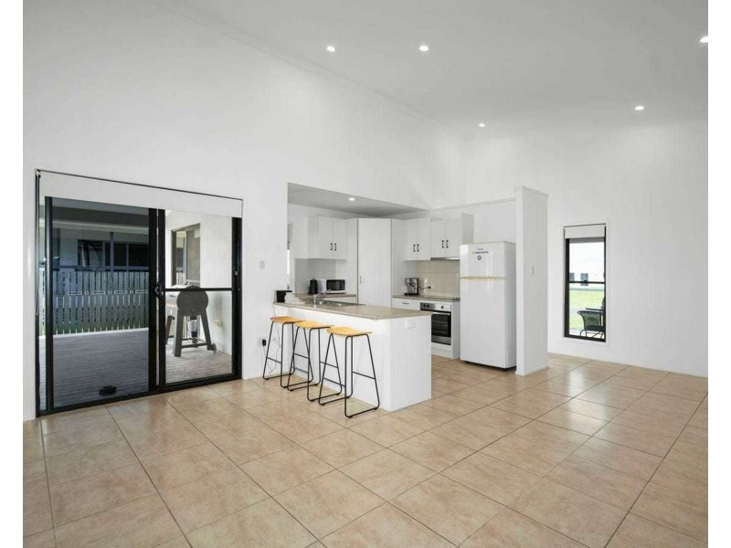 3 Avalon Street, Burnett Heads QLD 4670