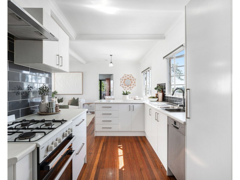 10 Grainger Street, Wynnum QLD 4178