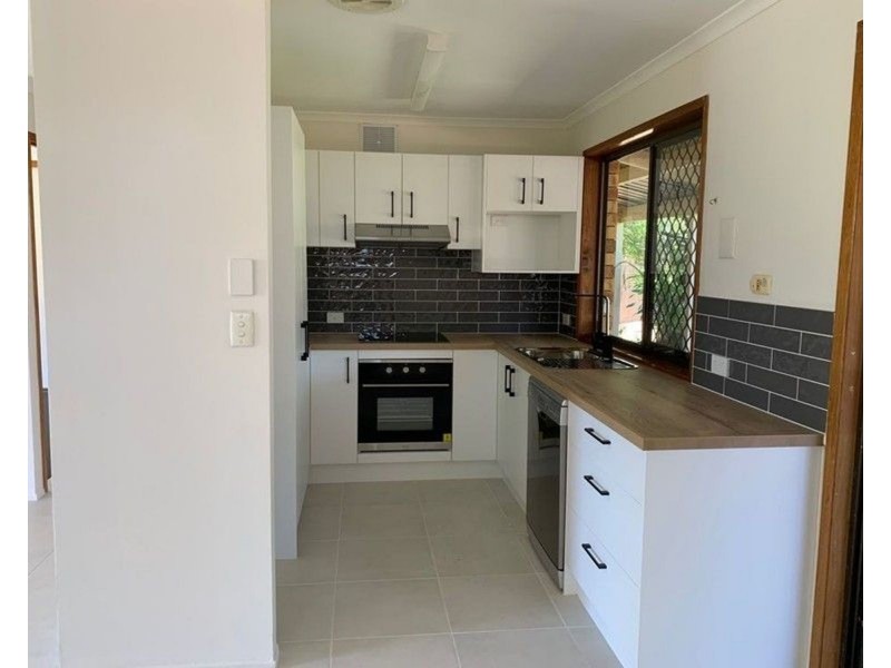 16 Gillian Street, Beachmere QLD 4510