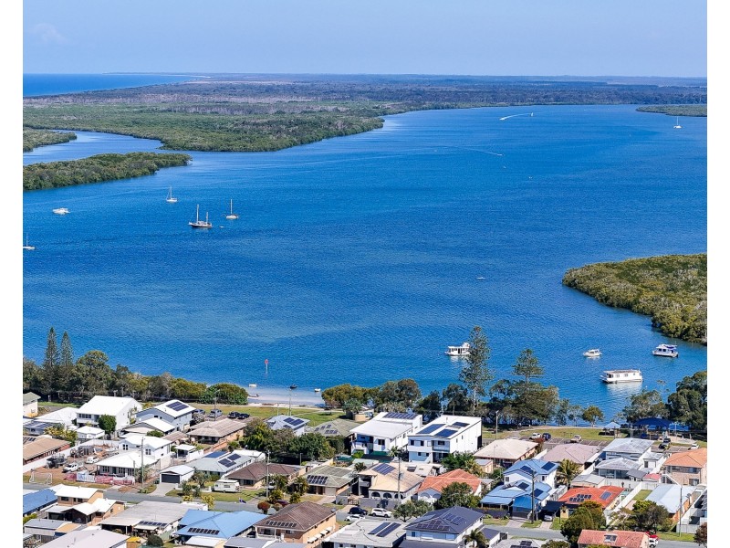 18 Booker Parade, Golden Beach QLD 4551