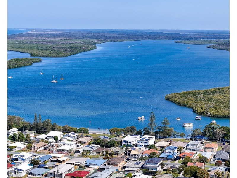 18 Booker Parade, Golden Beach QLD 4551