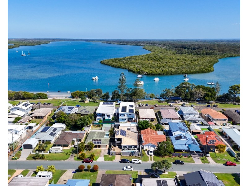 18 Booker Parade, Golden Beach QLD 4551