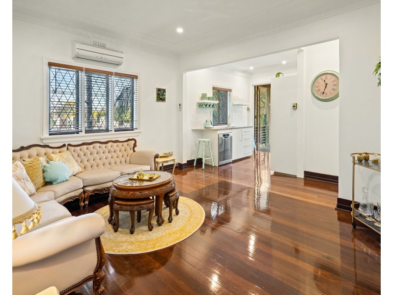 10 Cove Street, Hamilton QLD 4007