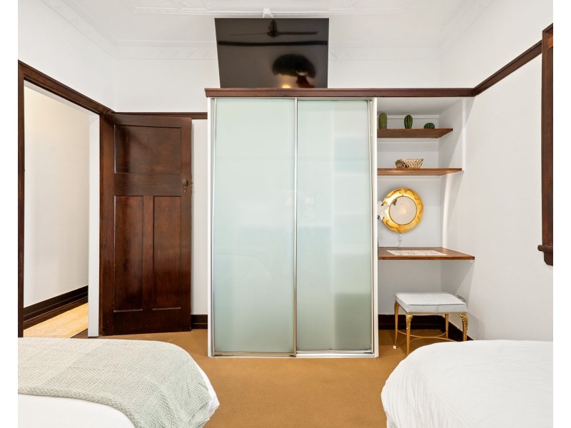 10 Cove Street, Hamilton QLD 4007