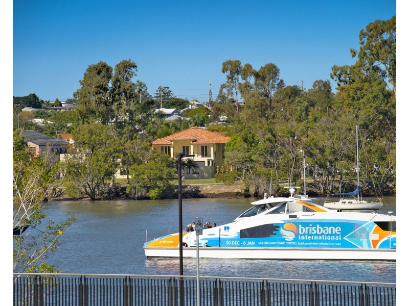 10 Cove Street, Hamilton QLD 4007