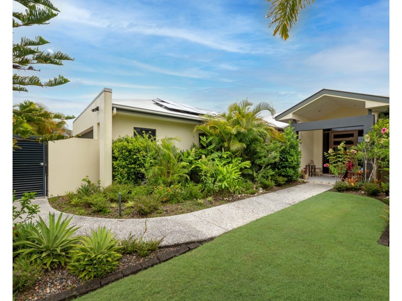 17 Undanbi Place, Pelican Waters QLD 4551