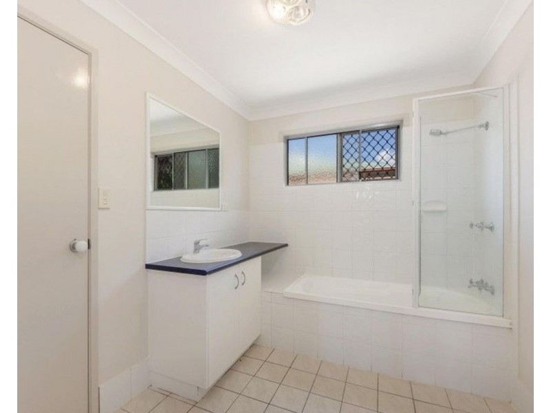 1/19 Bergin Street, Booval QLD 4304