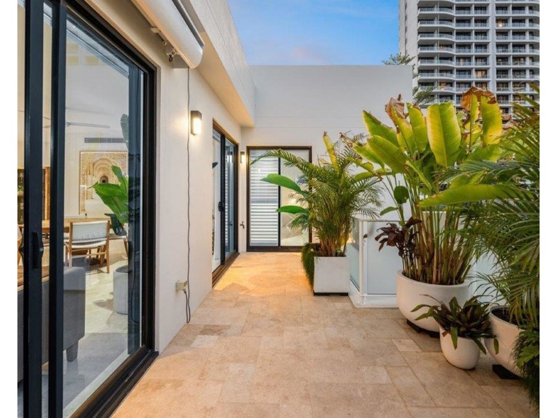 9/3-5 Beach Parade, Surfers Paradise QLD 4217
