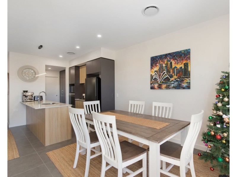 27/1 Lake Serenity Boulevard, Helensvale QLD 4212