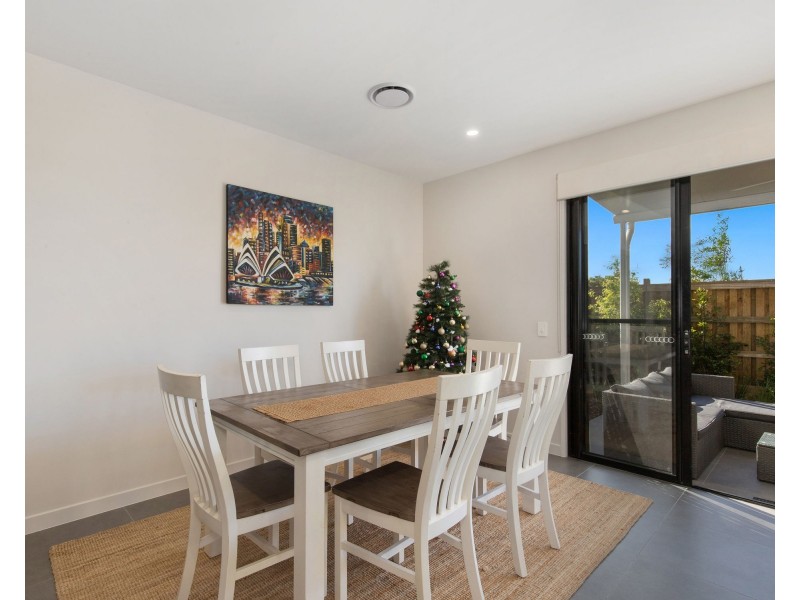 27/1 Lake Serenity Boulevard, Helensvale QLD 4212
