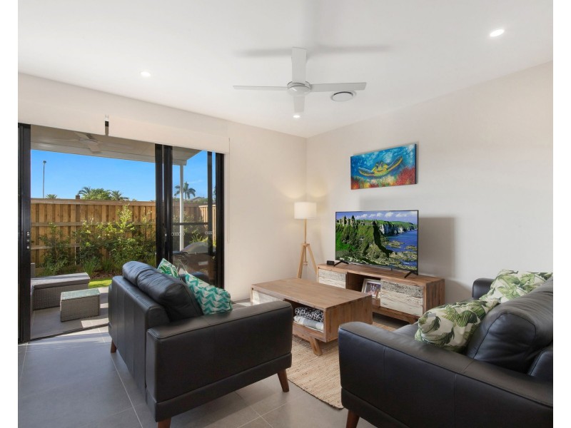 27/1 Lake Serenity Boulevard, Helensvale QLD 4212