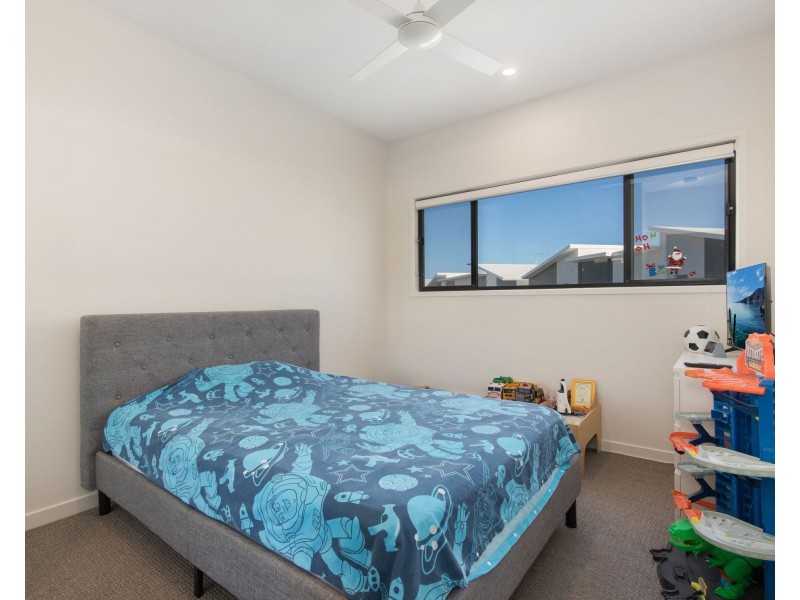 27/1 Lake Serenity Boulevard, Helensvale QLD 4212