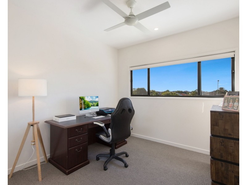27/1 Lake Serenity Boulevard, Helensvale QLD 4212