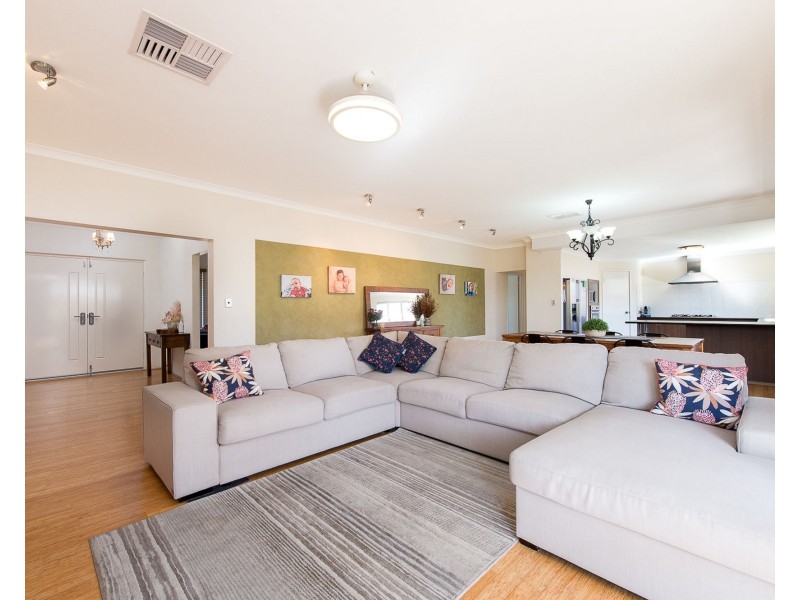 25 Bluebush Avenue, Beeliar WA 6164