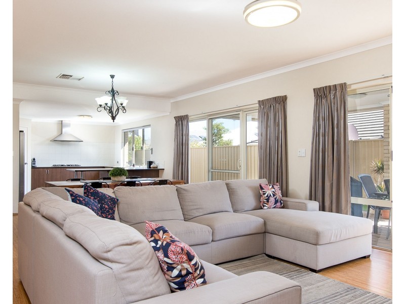 25 Bluebush Avenue, Beeliar WA 6164