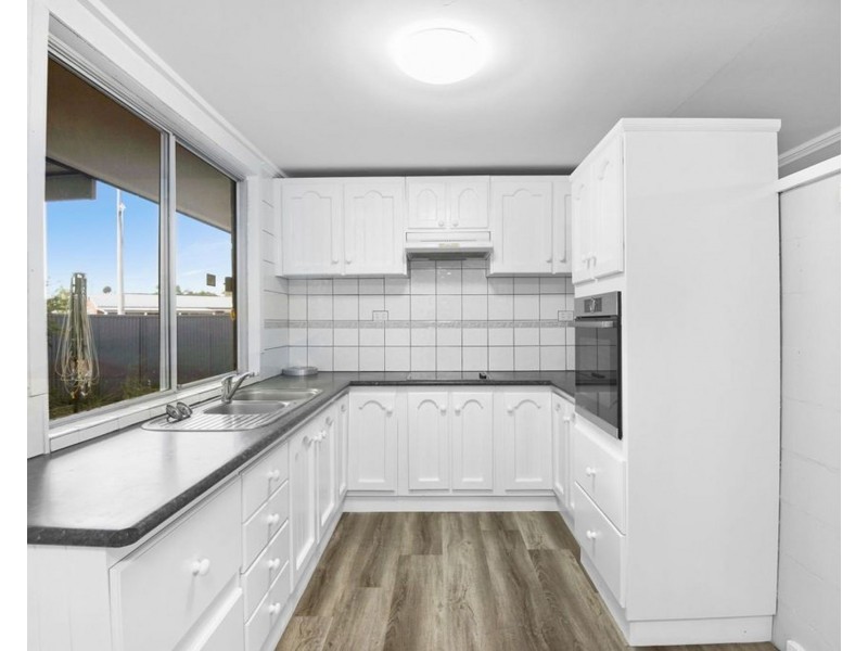 9 Dwyer Street, Beachmere QLD 4510