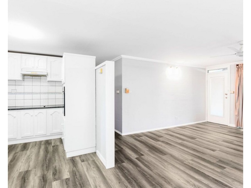 9 Dwyer Street, Beachmere QLD 4510