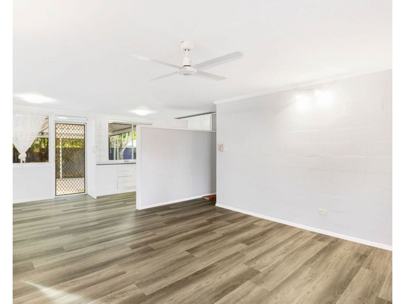 9 Dwyer Street, Beachmere QLD 4510