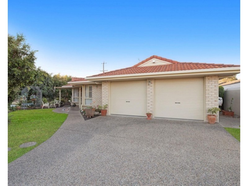 35 Lamerough Parde, Golden Beach QLD 4551