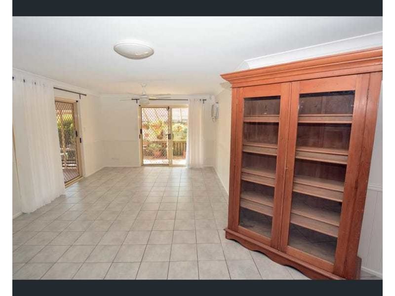 35 Lamerough Parde, Golden Beach QLD 4551