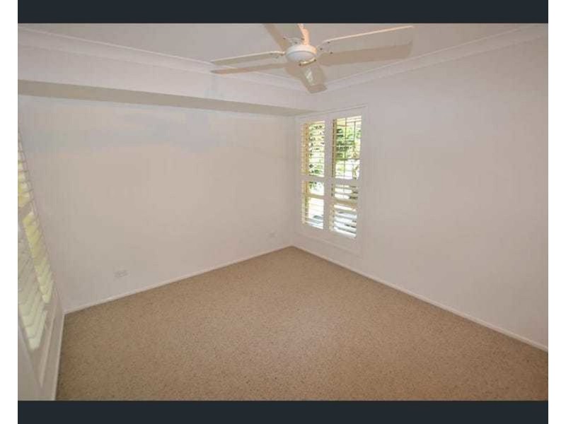 35 Lamerough Parde, Golden Beach QLD 4551