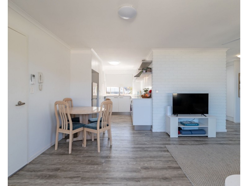 8/37 Burgess Street, Kings Beach QLD 4551