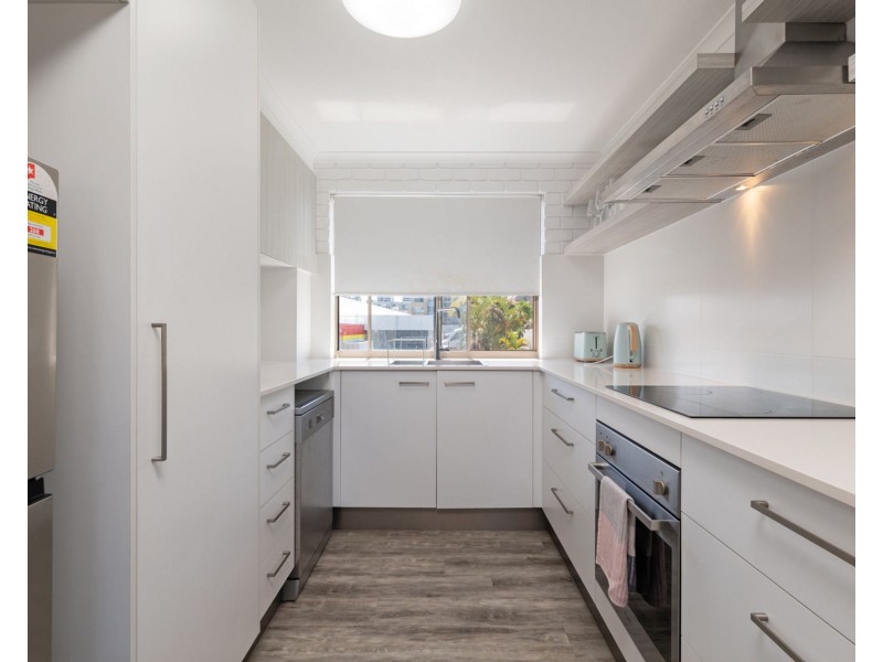 8/37 Burgess Street, Kings Beach QLD 4551