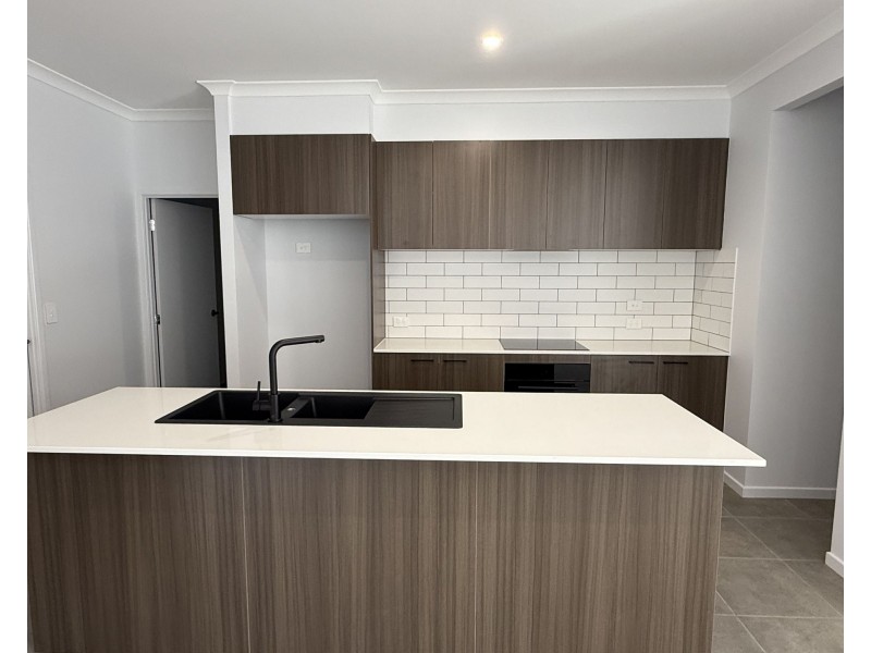 13 Dover Street, Spring Mountain QLD 4124