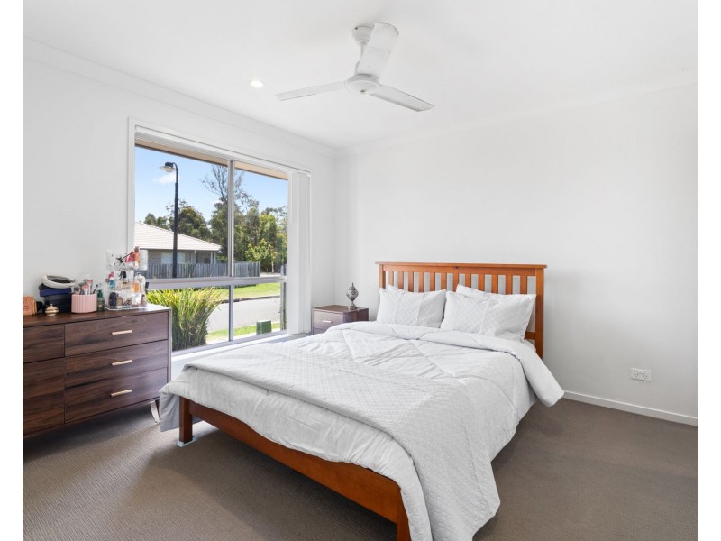 4 Clarence street, Pimpama QLD 4209