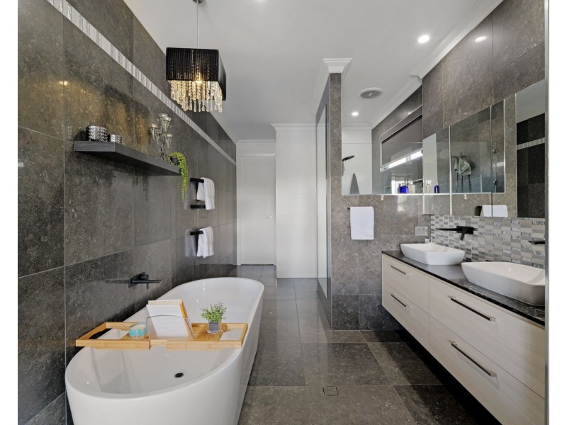 5 Bond Street, Pelican Waters QLD 4551