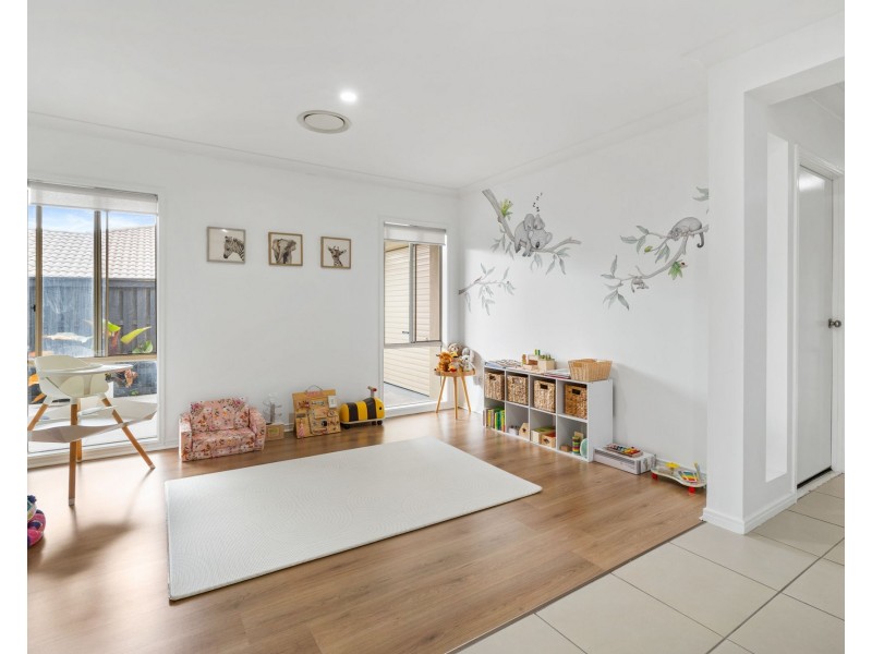 23 Bowley Street, Pacific Pines QLD 4211