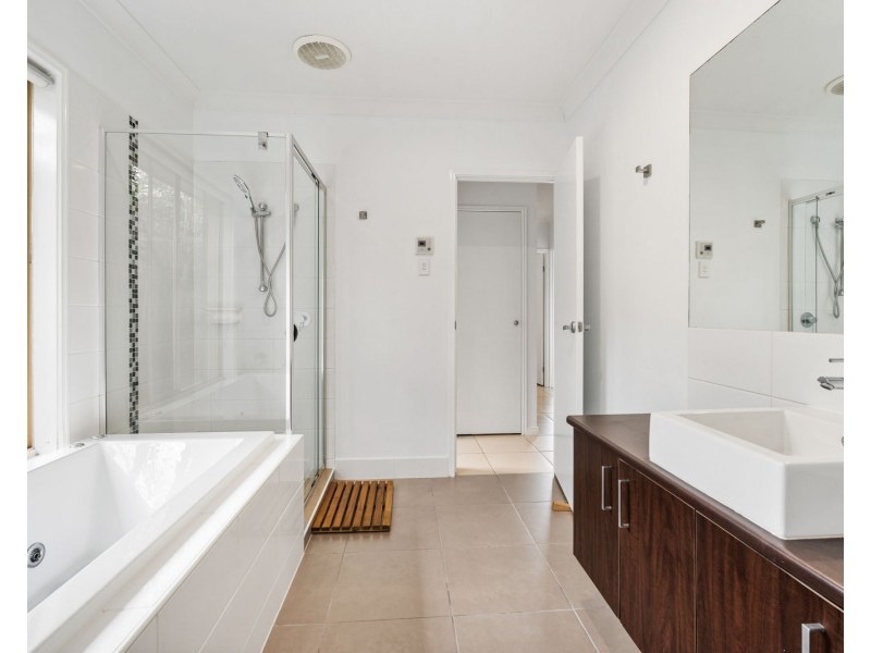 23 Bowley Street, Pacific Pines QLD 4211