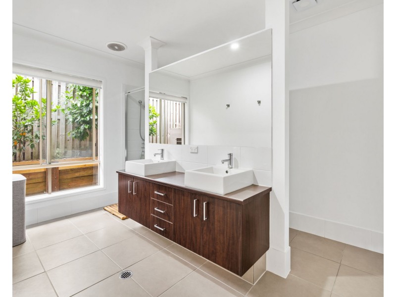 23 Bowley Street, Pacific Pines QLD 4211