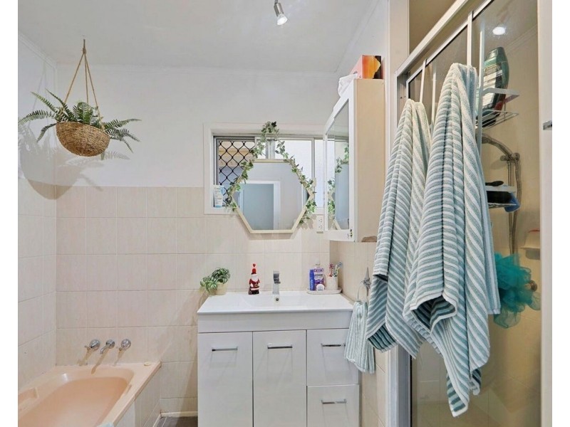 6 Kingsford street, Kalkie QLD 4670