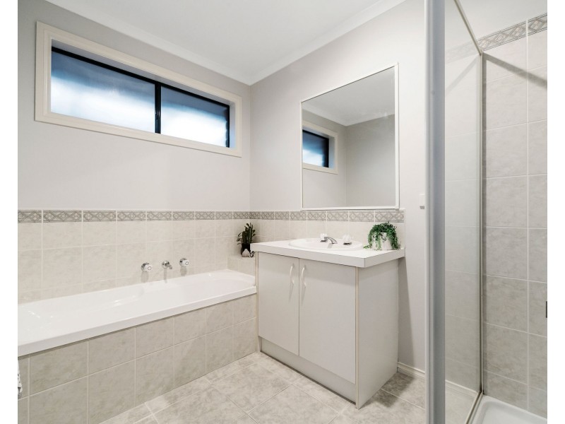 2 Spencer Drive, Carrum Downs VIC 3201