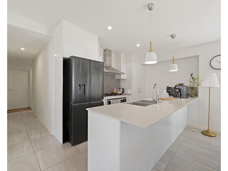 8 Macintyre Crescent, Pelican Waters QLD 4551