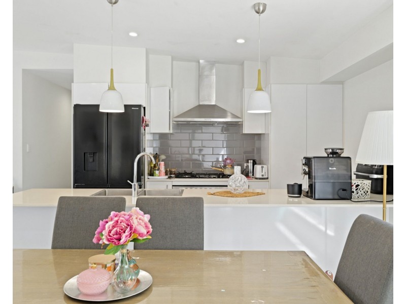 8 Macintyre Crescent, Pelican Waters QLD 4551