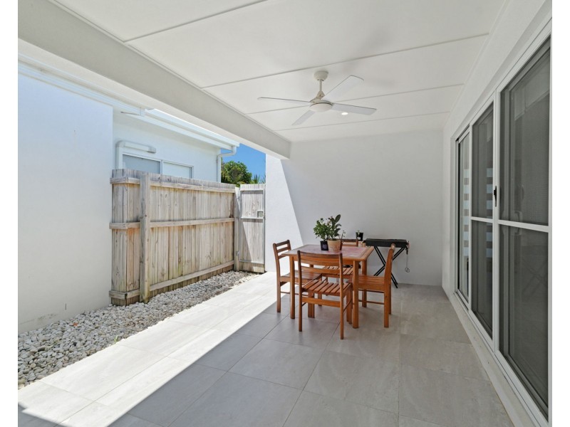 8 Macintyre Crescent, Pelican Waters QLD 4551