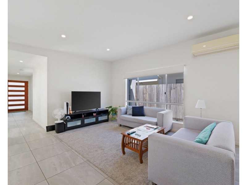 8 Macintyre Crescent, Pelican Waters QLD 4551