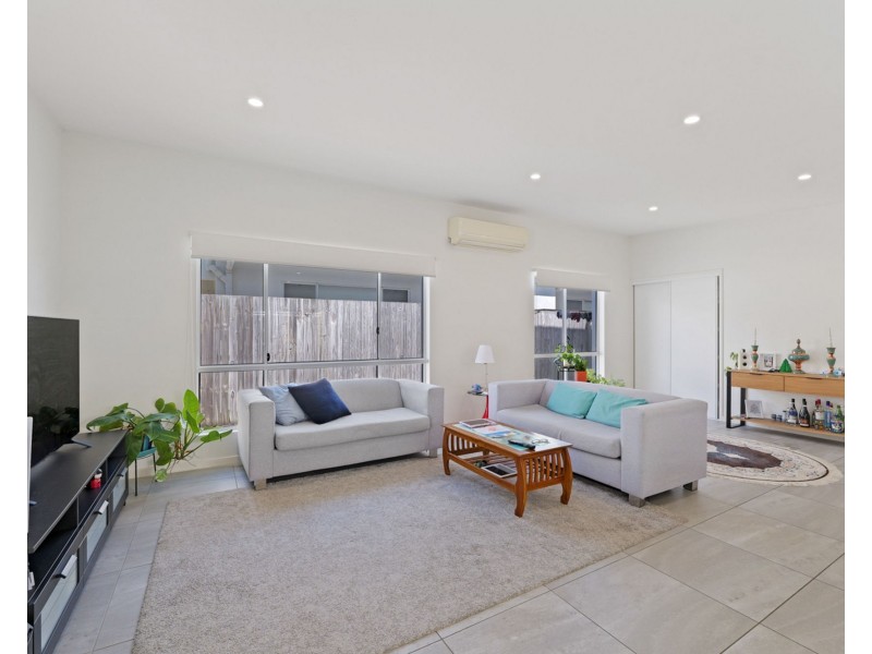 8 Macintyre Crescent, Pelican Waters QLD 4551